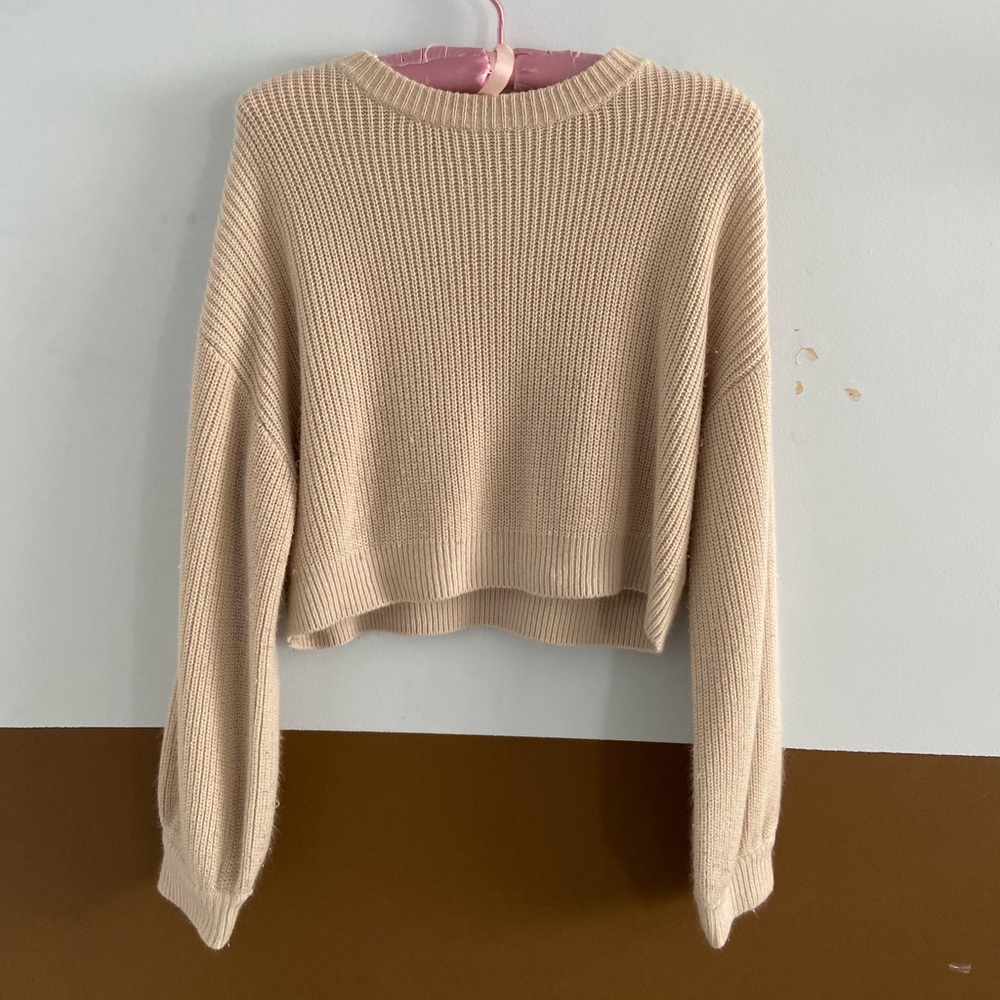 H&M cream cropped ballon sleeve crew neck sweater